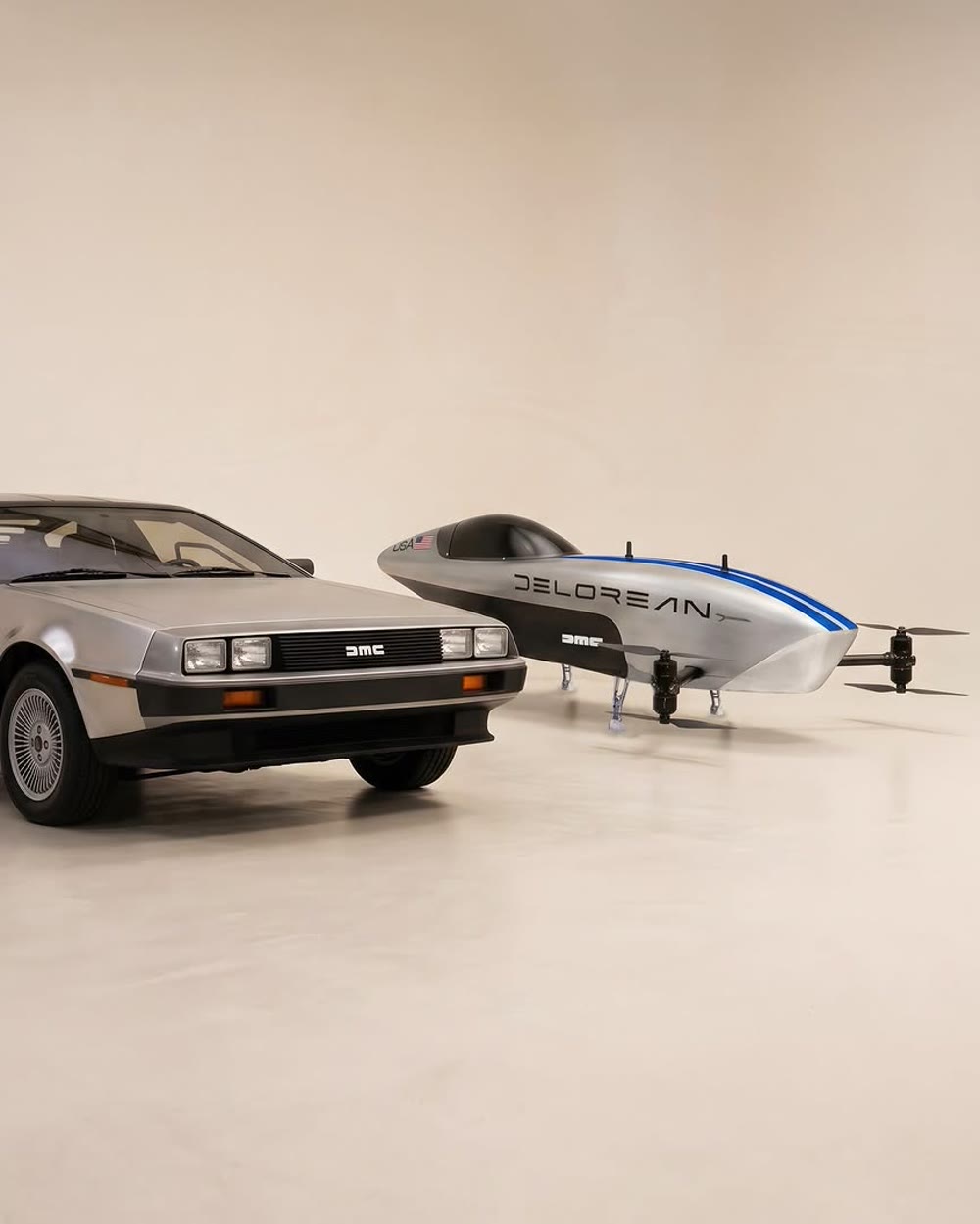 DeLorean DMC-12 ao lado da aeronave do DeLorean Airspeeder Team