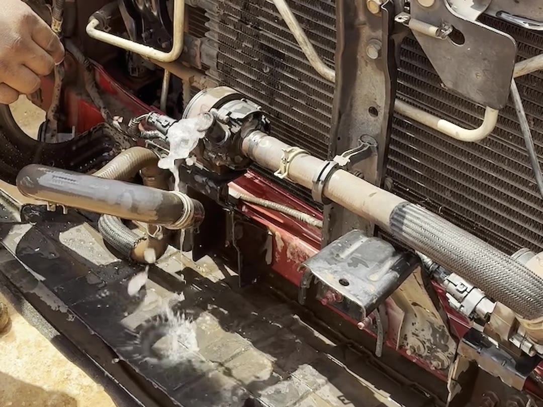 Bombas d’água de volta na Frontier, com água saindo pelos tubos