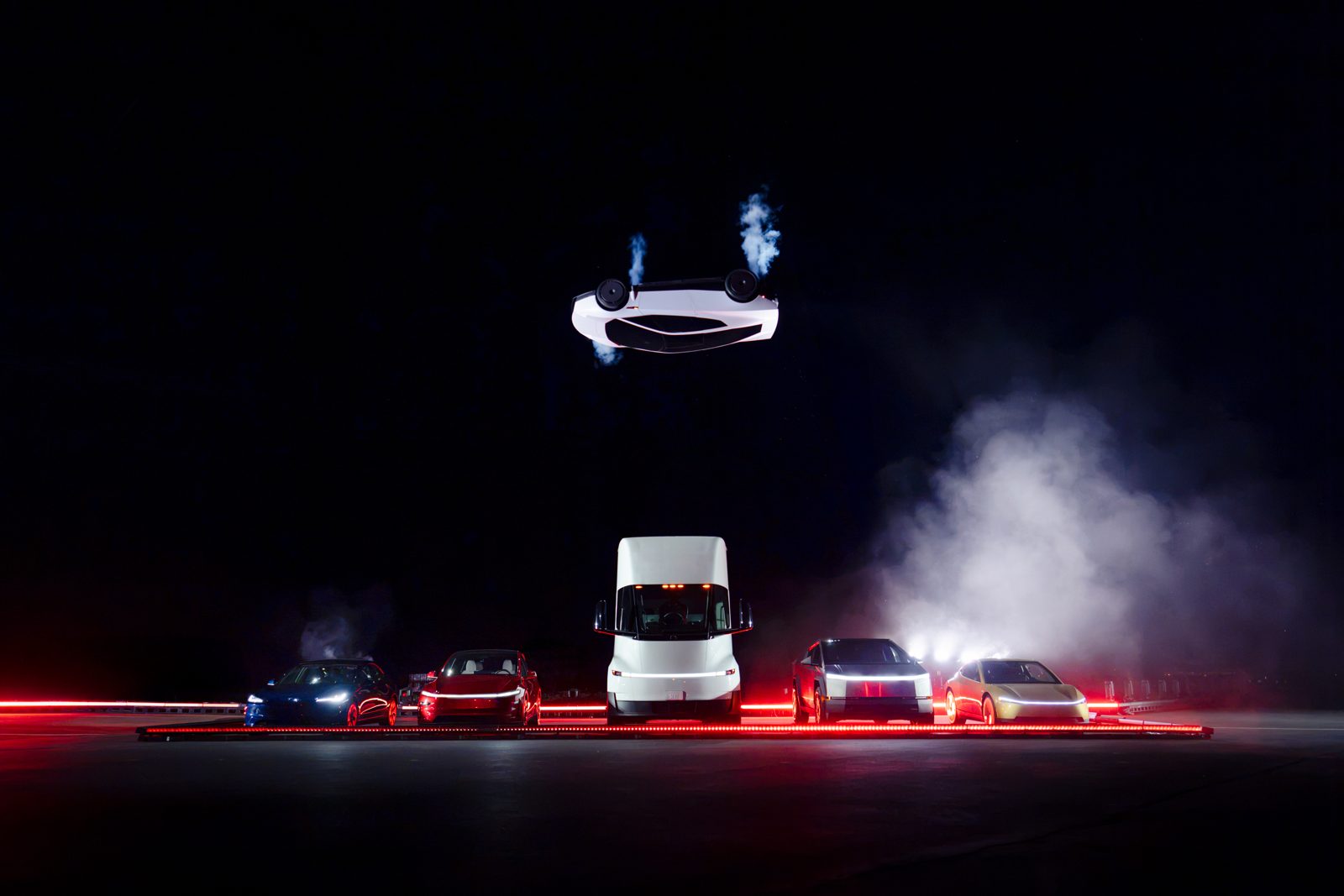 Tesla Roadster de cabeça para baixo no ar durante a demonstração